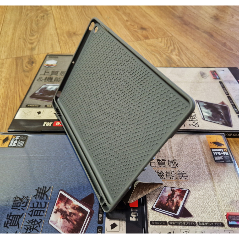 Чохол REMAX Chan Series Leather Case PT-10 for all iPad 10.2“ (2019-2022) бежевий + відсік для стілусу